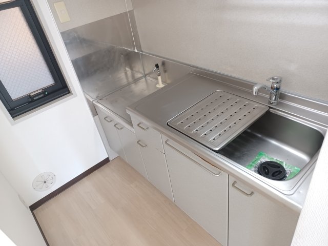 キッチン　コンパクトなキッチンで掃除もラクラク