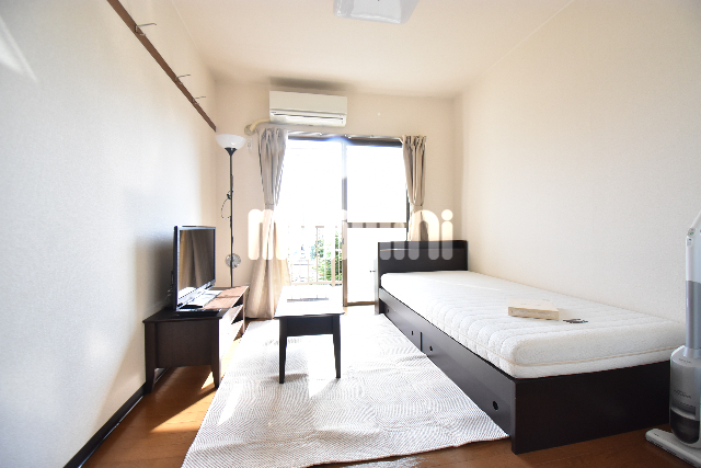 居室・リビング　南向きのお部屋です