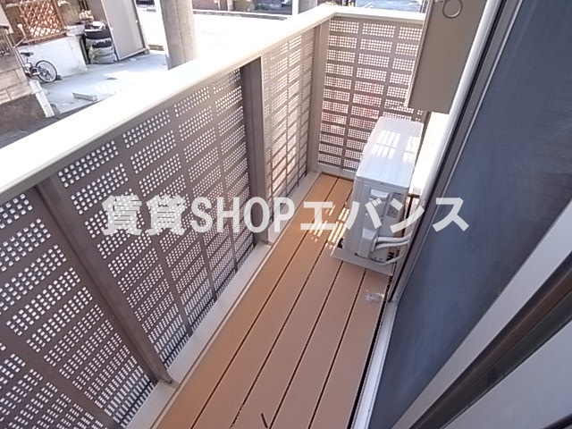 バルコニー　暖かな日差しのふりそそぐバルコニー