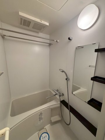 バス・シャワールーム　コンパクトで使いやすいお風呂です