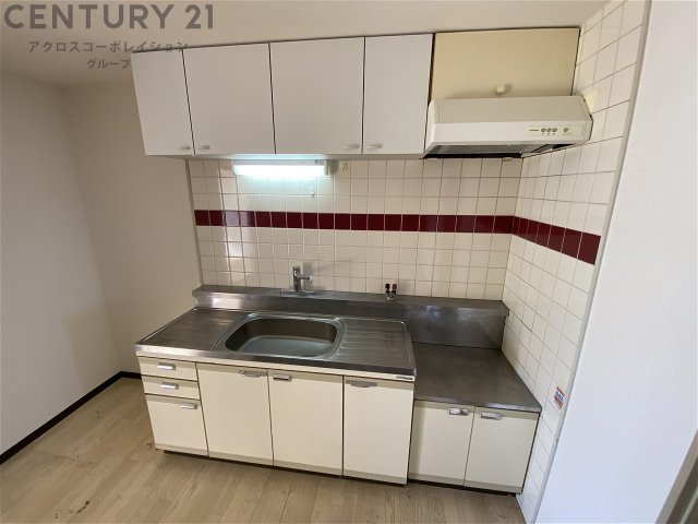 キッチン　壁付けキッチンでスペースを最大限有効活用できます！