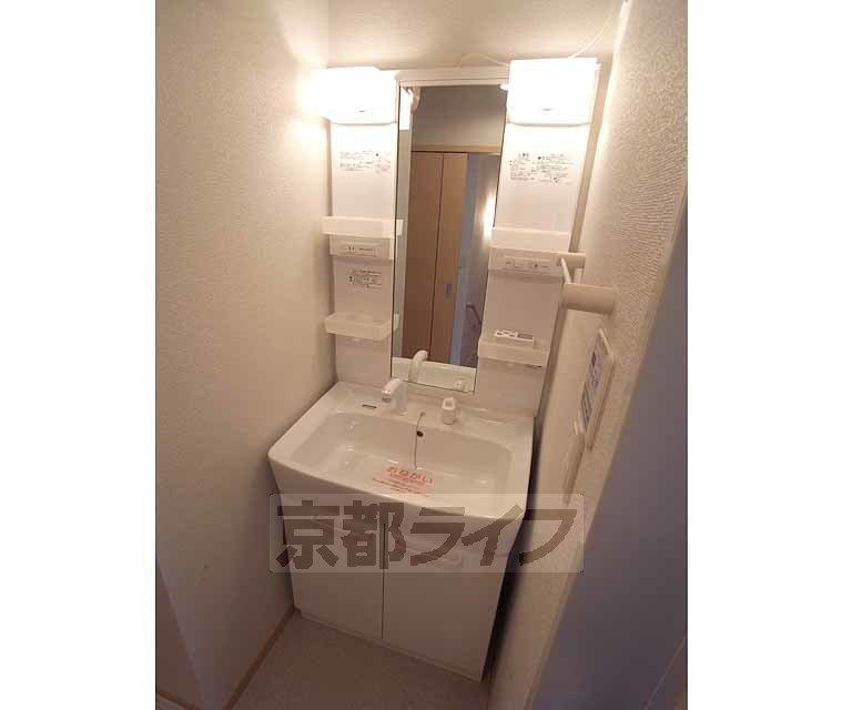 洗面設備　便利な洗面台です。