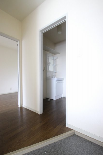 玄関　同物件別号室