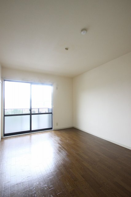 居室・リビング　同物件別号室