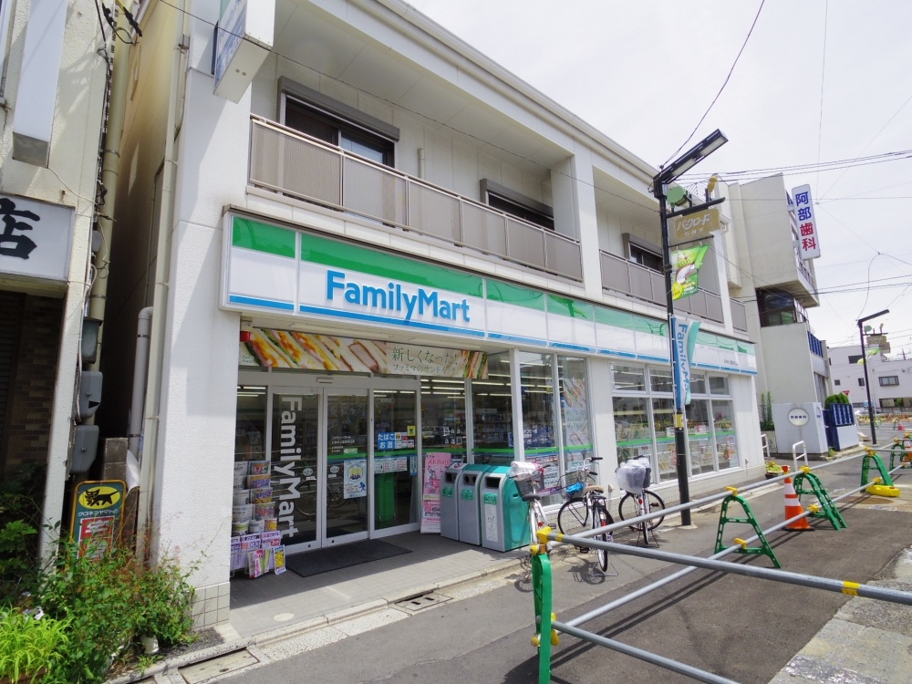コンビニ　ファミリーマート石神井公園駅南口店（コンビニ）まで138m