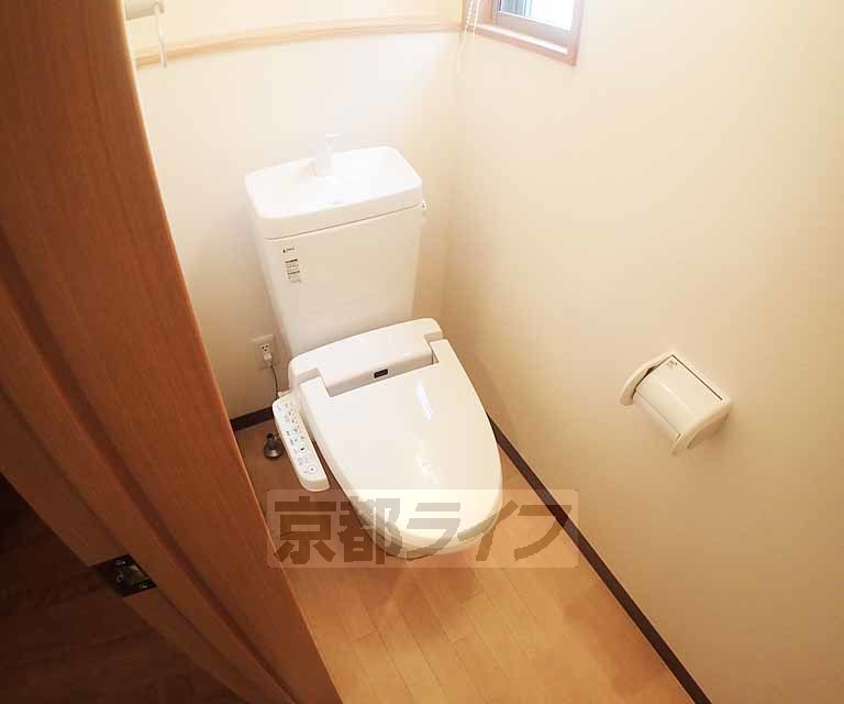 トイレ　ウォシュレット付きです。