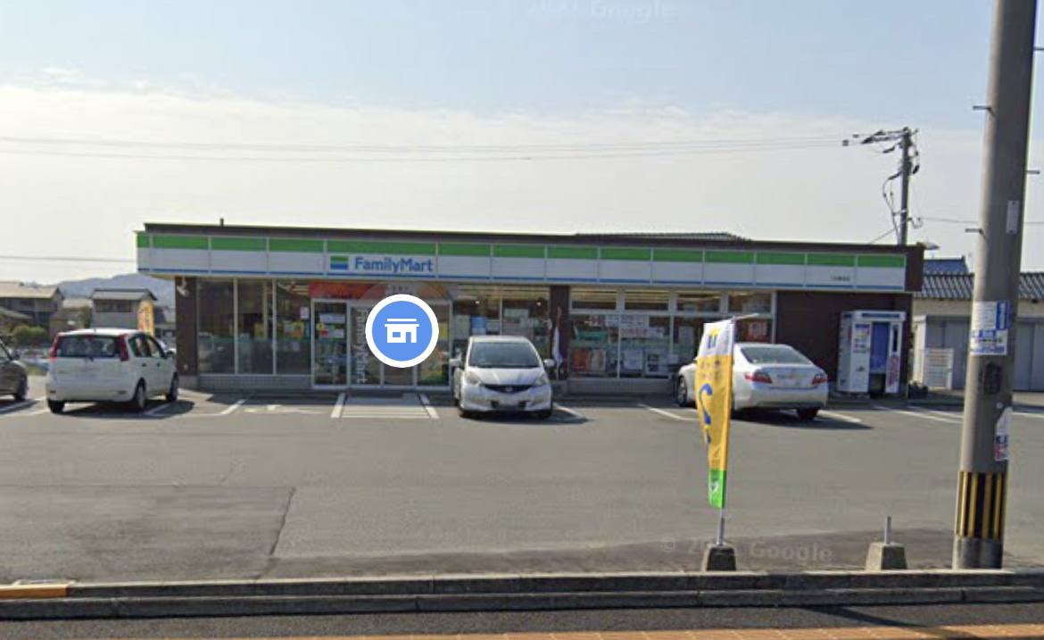 コンビニ　ファミリーマート八女鵜池店（コンビニ）まで900m