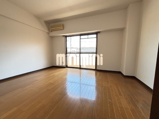 居室・リビング　家具の配置がしやすいです