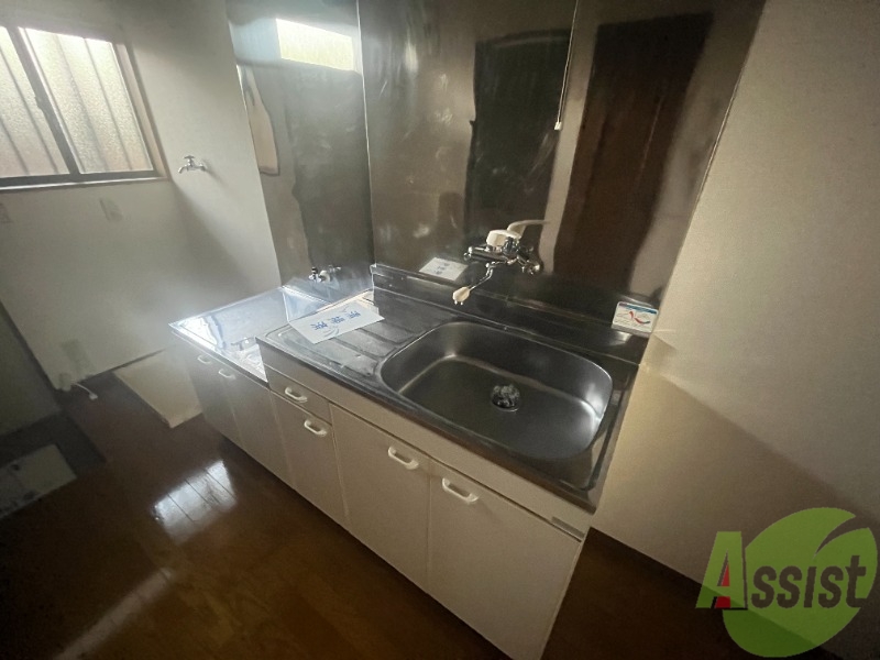 キッチン　キッチンはこちらになります。調理スペースもありますね。