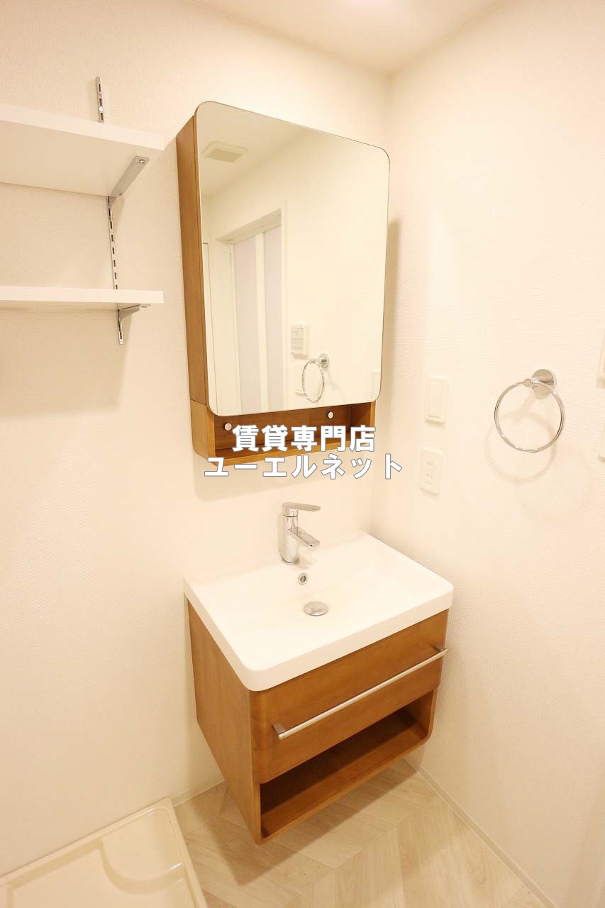 洗面設備　清潔感ある独立洗面台で毎日気持ちよく♪