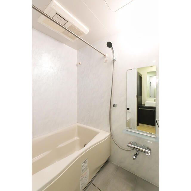 バス・シャワールーム　※別部屋の写真です