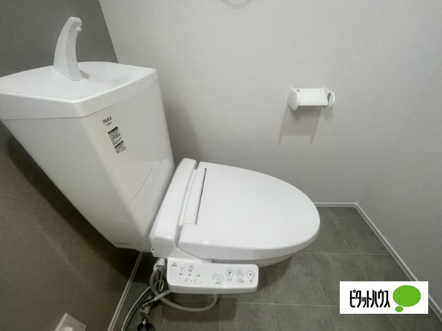 トイレ　温水洗浄便座