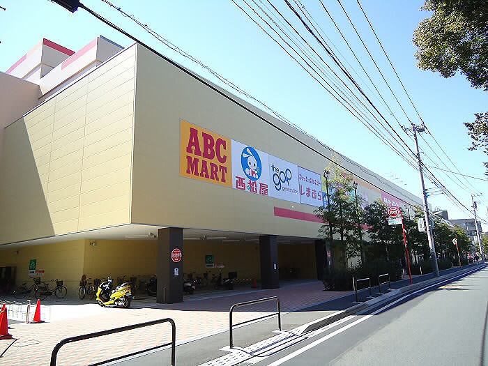 ホームセンター　島忠ホームズ仙川店（ホームセンター）まで540m