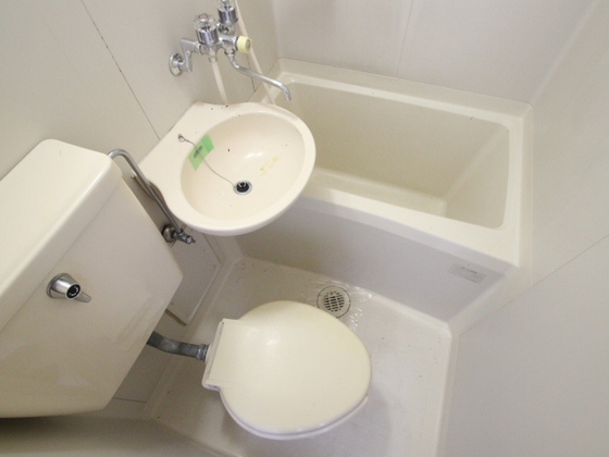 バス・シャワールーム　※別室の写真を使用しております※