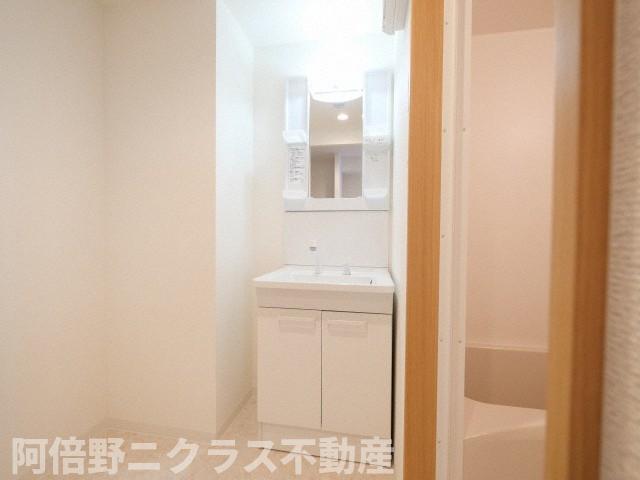 洗面設備　内装は別部屋の参考写真です。