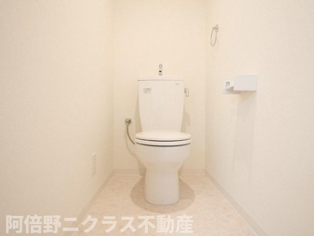 トイレ　内装は別部屋の参考写真です。