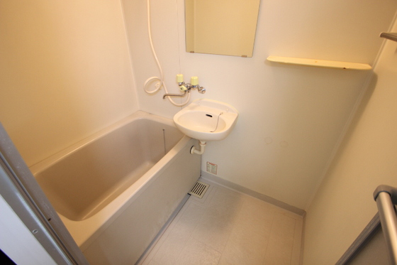 バス・シャワールーム　※別号室の写真です