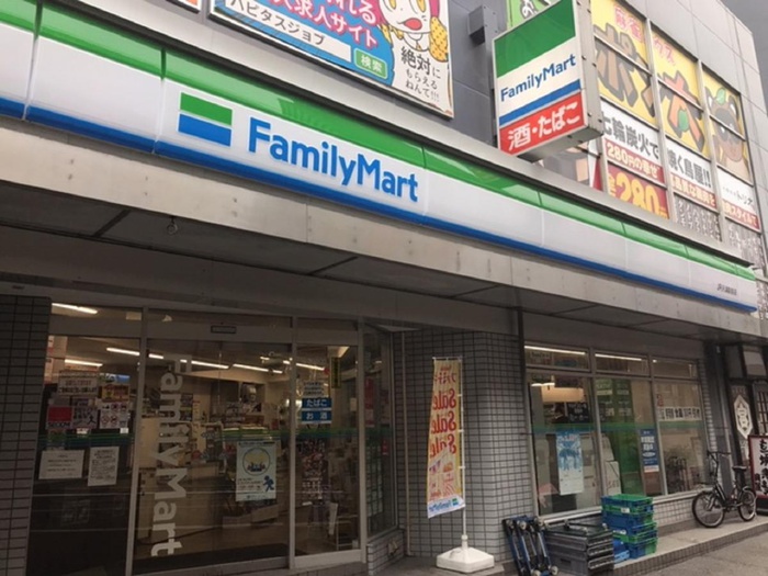 コンビニ　ファミリーマート（コンビニ）まで100m
