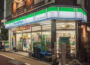 コンビニ　ファミリーマート学芸大学駅西口店（コンビニ）まで528m