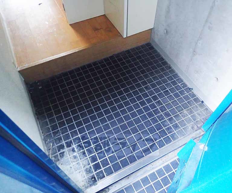 玄関　大きな段差がありません