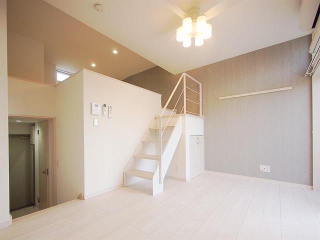 居室・リビング　ルーフファン付きのお部屋です。