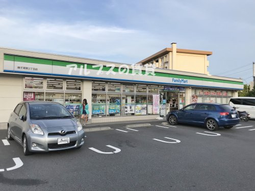 コンビニ　ファミリーマート 磯子滝頭三丁目店（コンビニ）まで434m