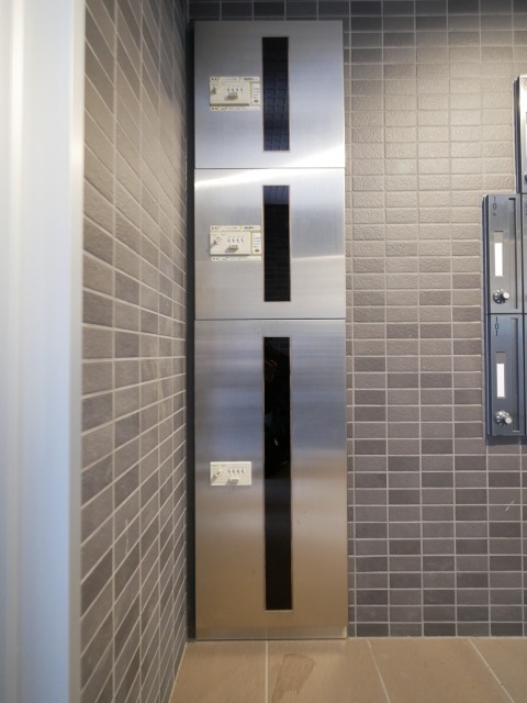 その他　便利な宅配ボックス付き！日中不在にしがちな方におすすめです！