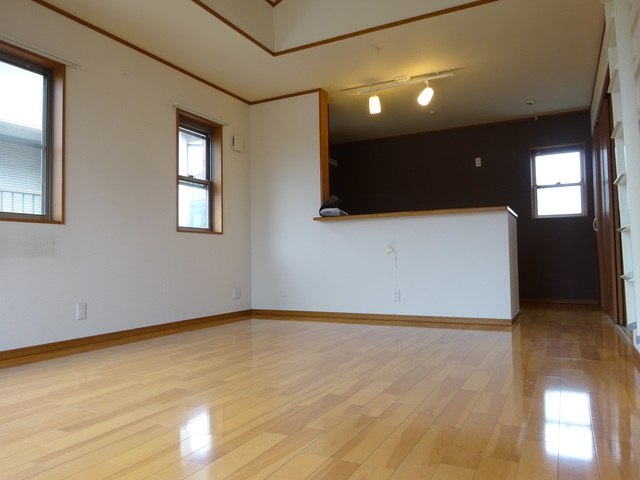 居室・リビング　天井高があり開放感のあるリビング