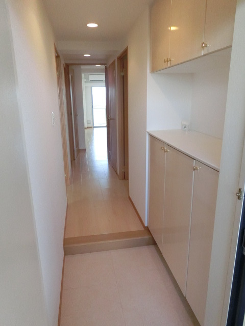 玄関　広い玄関、さすが分譲タイプのマンションですね。