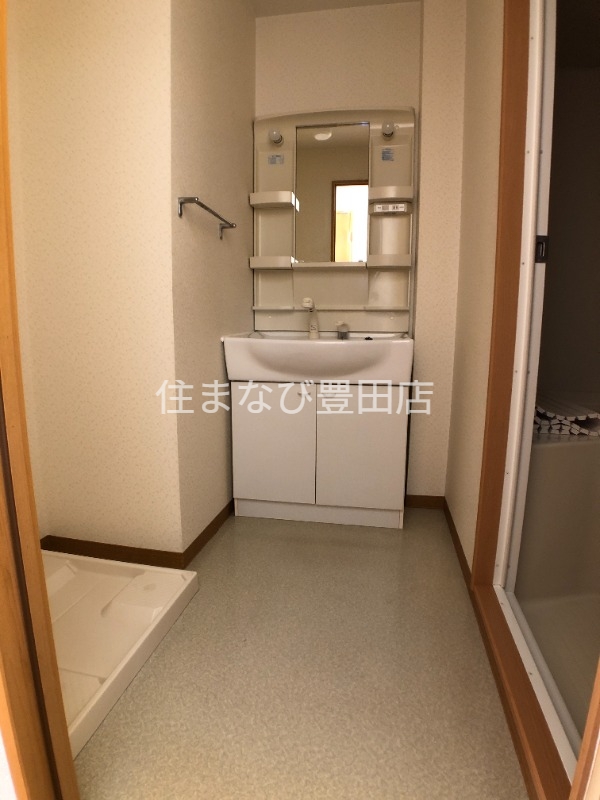 洗面設備　同型写真