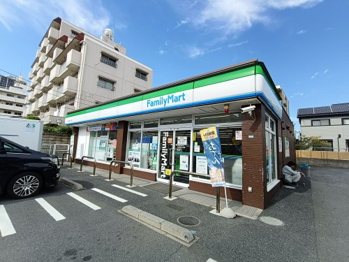 コンビニ　ファミリーマート 川口栄町二丁目店（コンビニ）まで400m