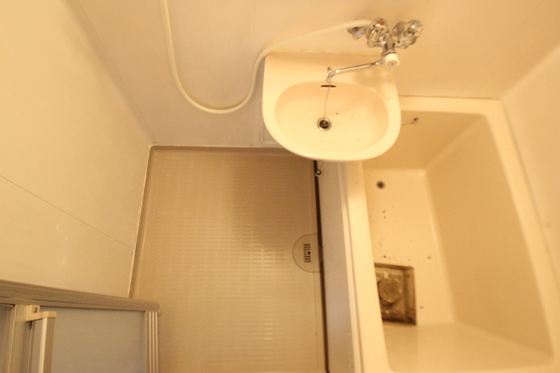 バス・シャワールーム　※別部屋の写真です