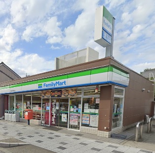 コンビニ　ファミリーマート 大雄会病院前店（コンビニ）まで228m