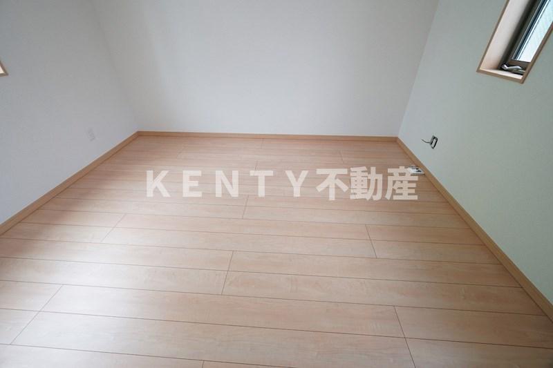 その他部屋・スペース　広くて明るい寝室