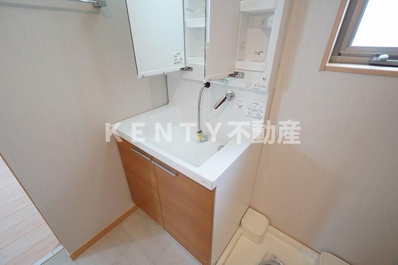 洗面設備　コンパクトで使いやすい洗面所