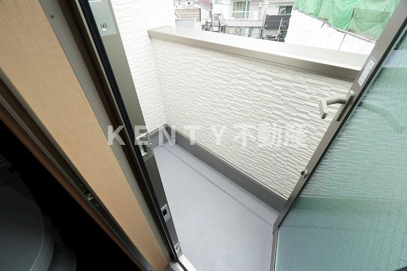 バルコニー　バルコニーからの眺めを楽しみながら食事をしませんか