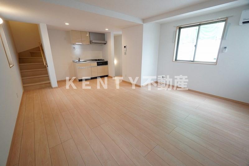 居室・リビング　こちらの居間で趣味の時間をお楽しみください