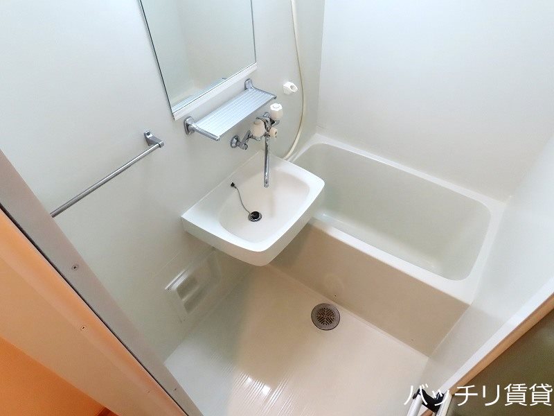 バス・シャワールーム　※写真は同型タイプの為現状を優先いたします
