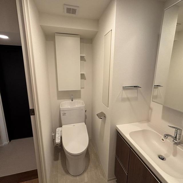 トイレ　※写真は同タイプ住戸です。