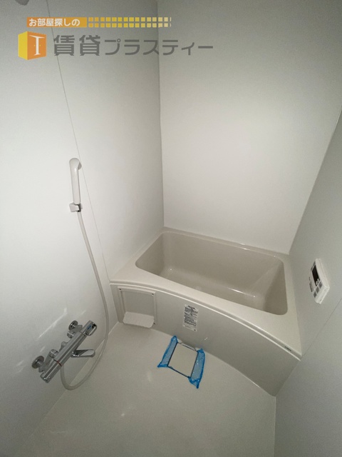 バス・シャワールーム　清潔感のあるバスルームです