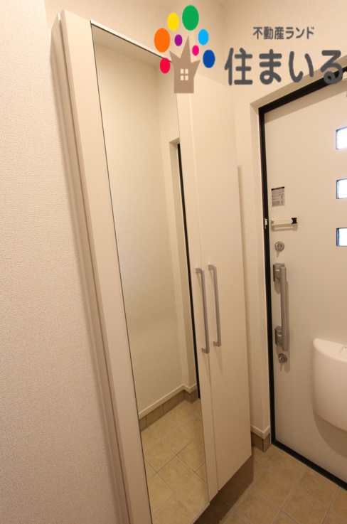 玄関　※同型タイプとなります。