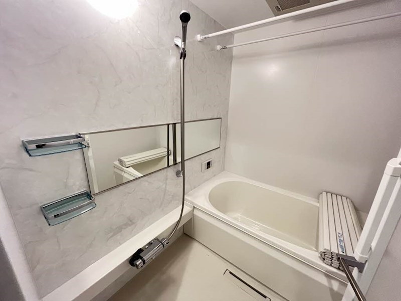 バス・シャワールーム　追い焚き機能付き、いつでも温かい湯舟に浸かれます♪寒い時期に