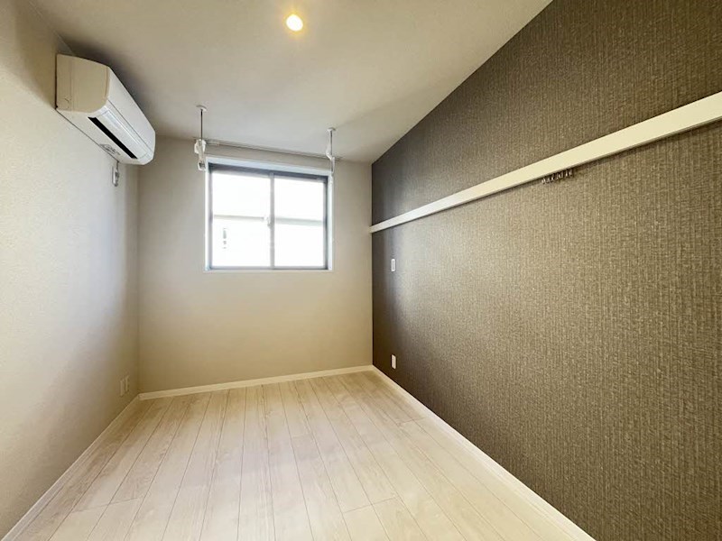 その他部屋・スペース　6.2帖洋室はエアコンがあり寝室としてもお使いいただけます♪