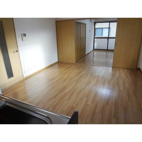 居室・リビング　明るいリビング