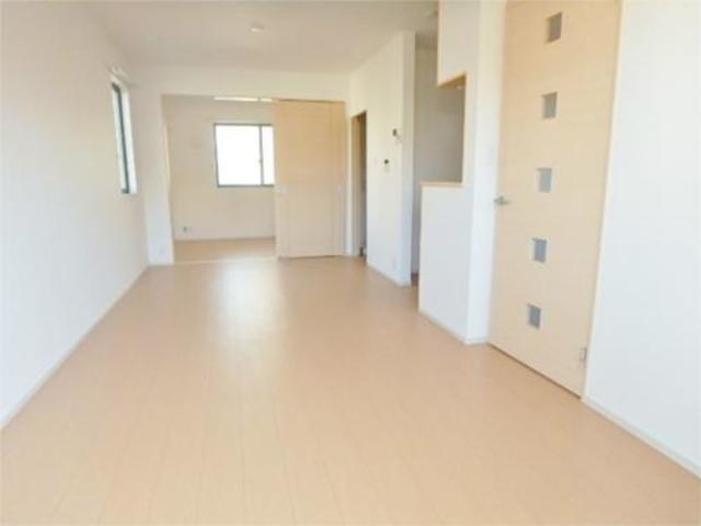 居室・リビング　１１．６帖のリビング今回募集のお部屋は中部屋です