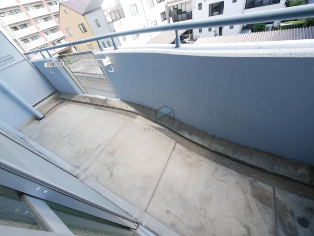 バルコニー　暖かな日差しのふりそそぐバルコニー