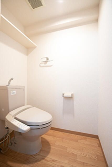 トイレ　※写真は同タイプ住戸です。