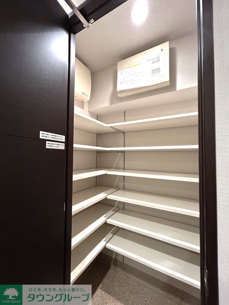 収納　玄関シューズインクローク（クリーニング前）