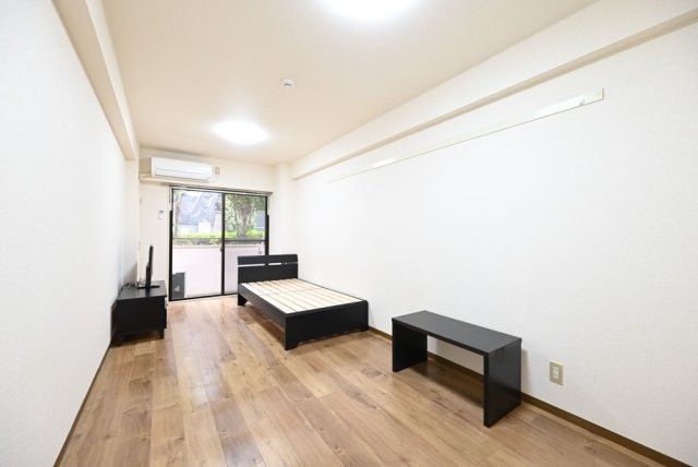 居室・リビング　ベッドフレーム付き