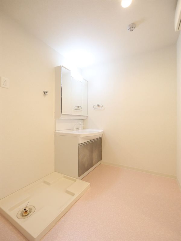 洗面設備　脱衣所　シャンプードレッサー　室内洗濯機置き場